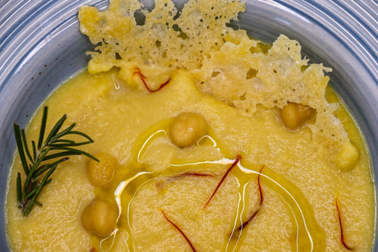 Crema di ceci e zafferano con cialda di Parmigiano